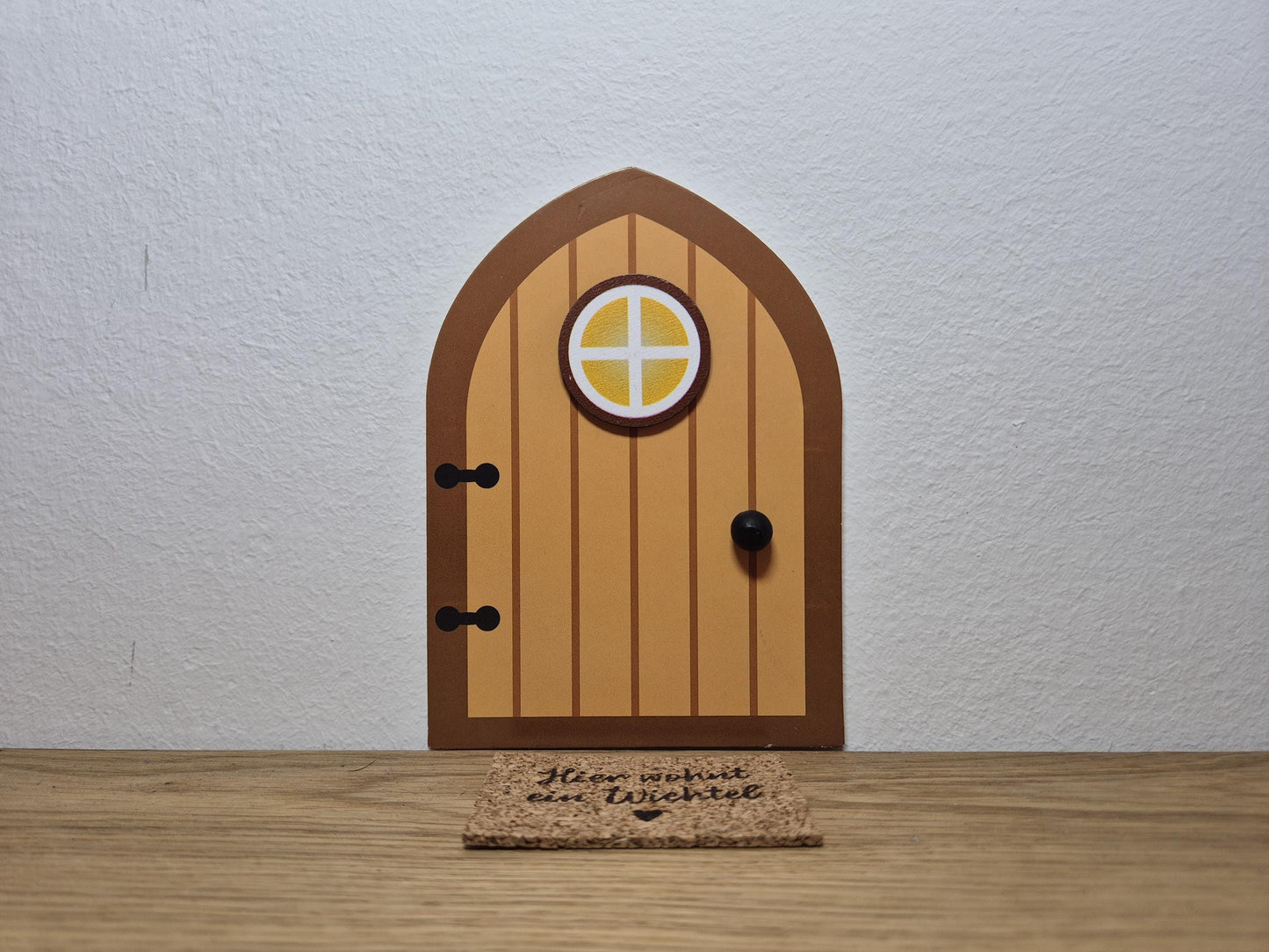 Wichteltüre mit Miniatur Korkmatte und Fußspurenschablone