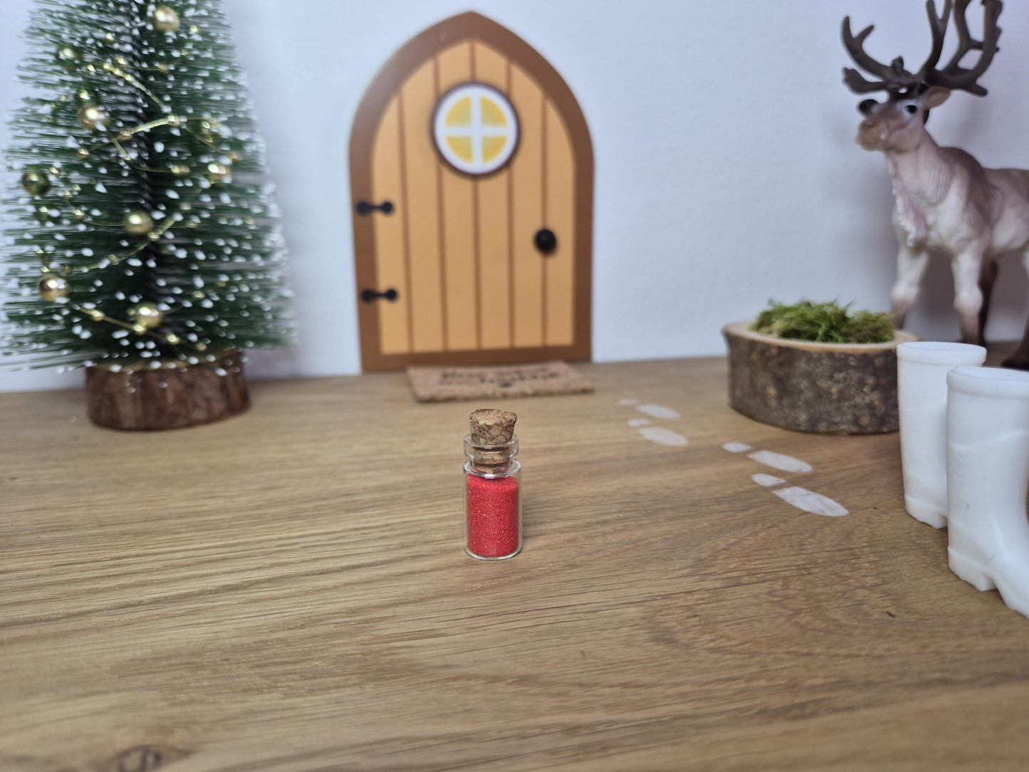 Wichteltüre mit Miniatur Korkmatte und Fußspurenschablone